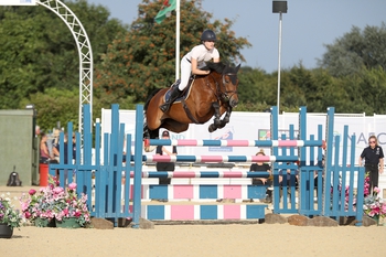 A double win for Lily Freeman-Attwood in the Equithème National 148cm Championship A double win for Lily Freeman-Attwood in the Equithème National 148cm Championship